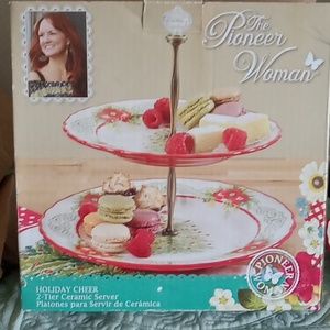 Rare Pioneer Woman 2017' 2 tier Christmas ceramic server cream base red & green